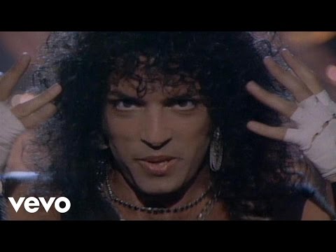 Kiss - Heaven's On Fire