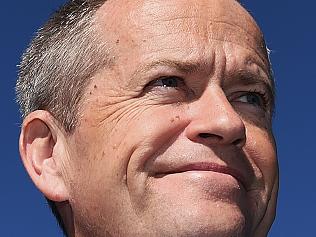 Leader of the Opposition Bill Shorten visits the Kingscliff Reserve as part of the 2016 election campaign in The NSW beach town of Kingscliff, Sunday, May 15, 2016. (AAP Image/Mick Tsikas) NO ARCHIVING