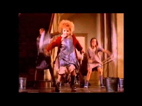 "It's a hard knock life" ORIGINAL Annie 1982