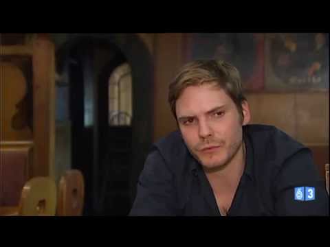 Daniel Brühl se crió en un pueblo de vampiros