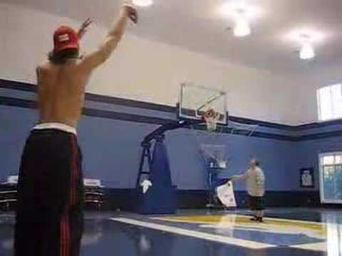 Mike Miller shoots