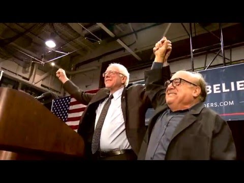 Danny Devito Meets and Introduces Bernie in St. Louis