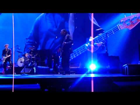 Rolling Stones Miss You Darryl Jones Solo Newark Night 1.MP4