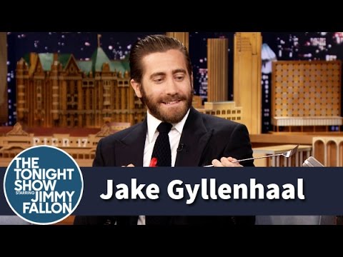 Jimmy Gifts Jake Gyllenhaal an Uncouth Backscratcher