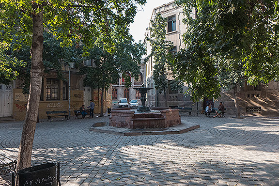 A short walk away was the "Concha y Toro" neighborhood, designed in the 19th century to replicate a cozy Parisian neighborhood. Ricardo had enjoyed several years in the adjacent building when it was abandoned, using it as a Social Center and bike workshop.