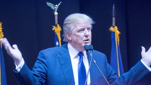 Trump speaking in Manchester, New Hampshire 8 Feb 2016