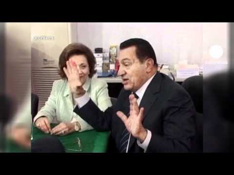 Suzanne Mubarak admitted to hospital