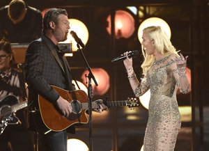 Blake Shelton, left, and Gwen Stefani perform “Go Ahead and Break My Heart” at the Billboard Music Awards at the T-Mobile Arena on Sunday, May 22, 2016, in Las Vegas.