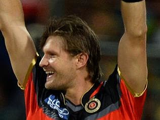 Royal Challengers Bangalore bowler Shane Watson appeals for the dismissal of Gujarat Lions captain and batsman Suresh Raina during the 2016 Indian Premier League (IPL) Twenty20 first qualifiers cricket match between Royal Challengers Bangalore and Gujarat Lions at The M. Chinnaswamy Stadium in Bangalore on May 24, 2016 / GETTYOUT / ----IMAGE RESTRICTED TO EDITORIAL USE - STRICTLY NO COMMERCIAL USE----- / GETTYOUT / / AFP PHOTO / MANJUNATH KIRAN