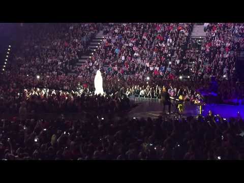 Katy Perry speaking Czech language (PRAGUE)