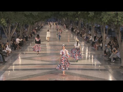 Cruise 2016/17 CHANEL Show in Cuba