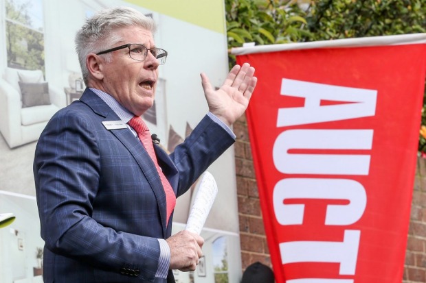 Paul Caine, of Caine Real Estate, at the auction of 105 Grey Street, East Melbourne.