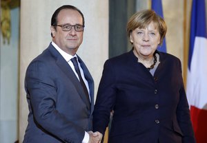 French president Francois Hollande, left, welcomes German Chancellor Angela Merkel upon her arrival at the Elysee Palace, in Paris, Wednesday, Nov. 25, 2015.