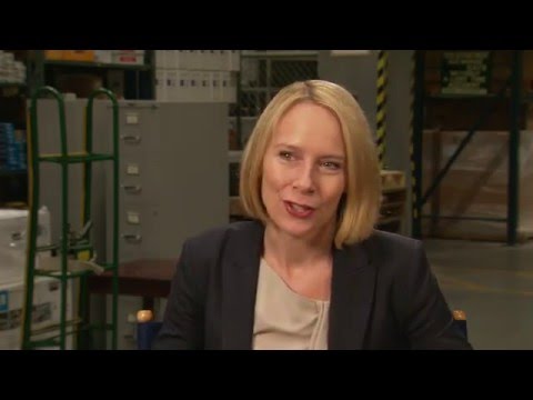 The Office | Classy Christmas | Amy Ryan Interview