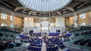 Bundesumweltministerin Barbara Hendricks (SPD) spricht am 29.04.2016 in Berlin im Bundestag zu den Abgeordneten. (picture alliance/dpa/Sophia Kembowski)
