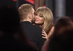 Taylor Swift, right, hugs Calvin Harris after winning the award for top billboard 200 album for “1989” at the Billboard Music Awards at the MGM Grand Garden Arena on Sunday, May 17, 2015, in Las Vegas