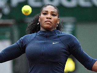 US player Serena Williams returns the ball to Kazakhstan's Yulia Putintseva during their women's quarter-final match at the Roland Garros 2016 French Tennis Open in Paris on June 2, 2016. / AFP PHOTO / MARTIN BUREAU