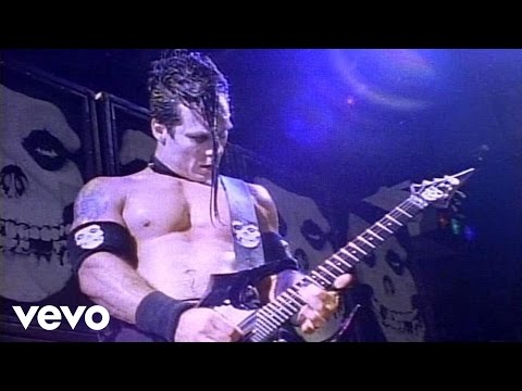 Misfits - Dig Up Her Bones