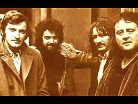 Planxty - Follow Me Up To Carlow {With lyrics}