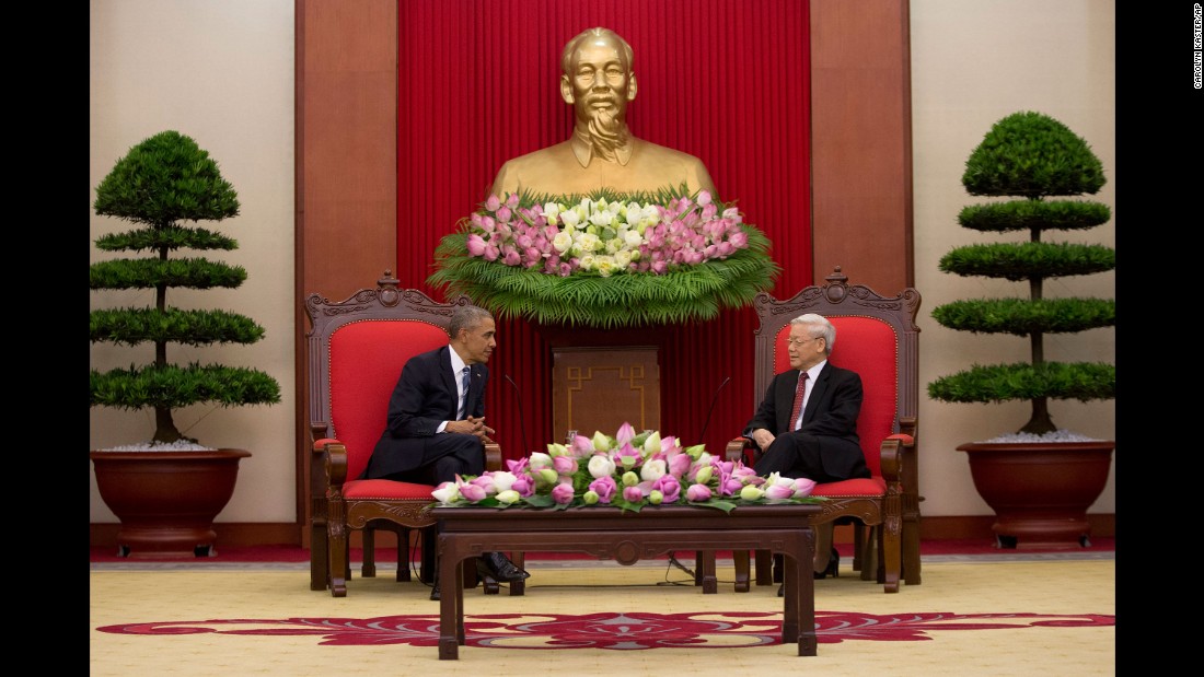 Obama meets with Nguyen Phu Trong, the Vietnamese Communist Party&#39;s general secretary, in Hanoi on May 23.