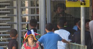 Palestinian children waiting at the checkpoint