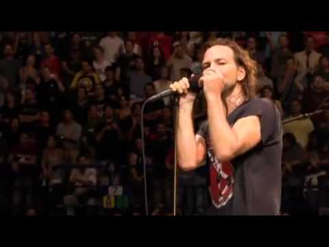 Pearl Jam - Yellow Ledbetter (2006 - Live In Italy)