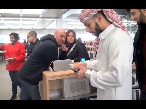 ARAB GUY BUYS EVERYONE AN iPHONE 6S!!!