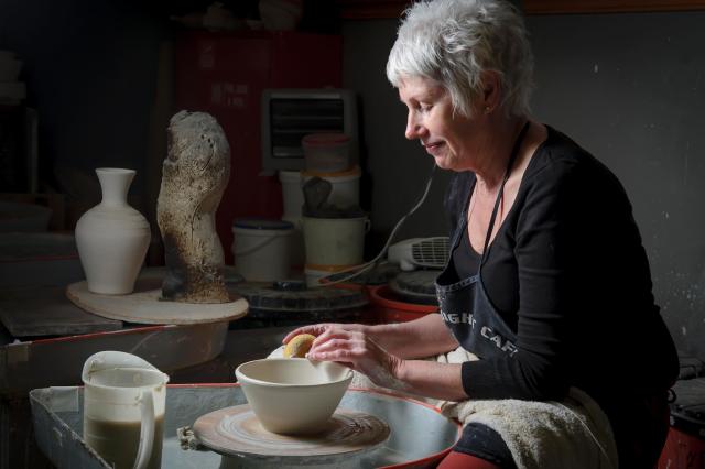 01/06/2016. WEST. Sunbury/Macedon Star Weekly. Potters. Issue Date 07/06. Sunbury. Debbie Van Der Kraanfrom Macedon Ranges Potters prepares for their upcoming exhibition.
Picture Shawn Smits.