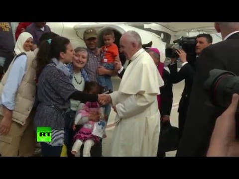 Pope Francis rescues 12 Syrian refugees, takes them from Greece to Rome