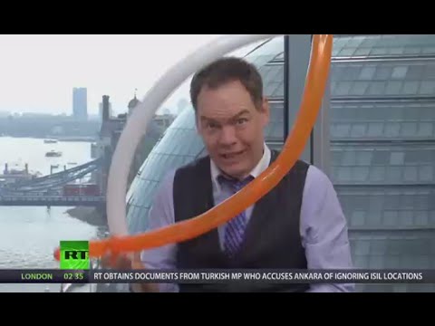 Keiser Report: World Economy Manias (E914)