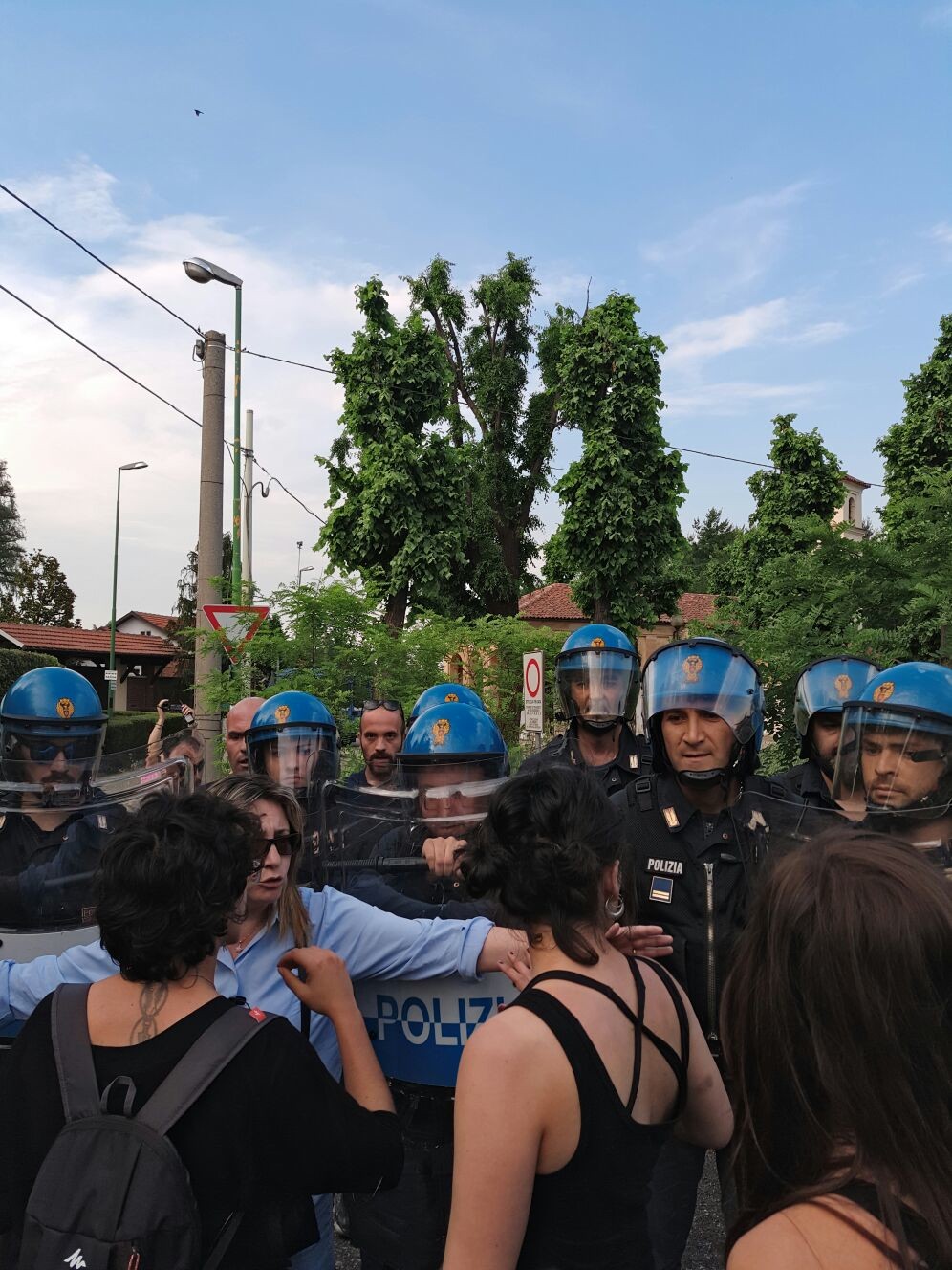 Proteste a Rivalta contro le trivelle, tensione con la polizia (VIDEO)