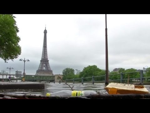 Paris flooding threatens museum artwork