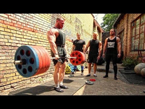 Bodybuilder Owns FOUR Powerlifters! Deadlift Session