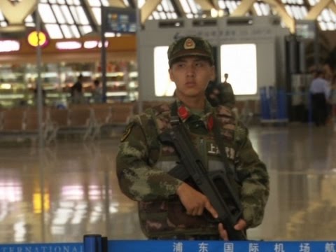 Raw: Small Explosion at Shanghai Airport