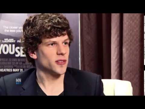 Awkward Jesse Eisenberg Interview for "Now You See Me"