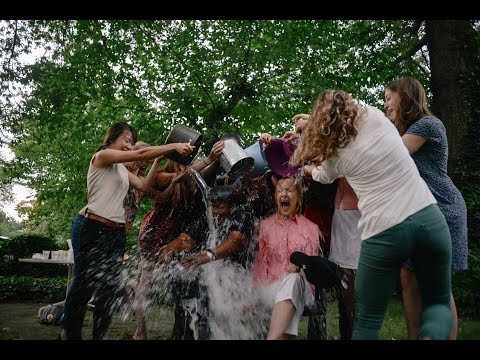 Judy Woodruff and Gwen Ifill accept the ALS ice bucket challenge