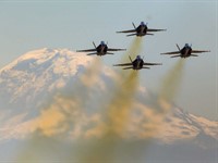 On the fly: SeattlePI.com photographer captures Blue Angels from the air