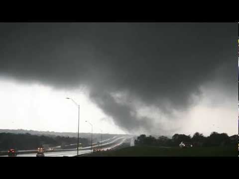 Multiple-vortex tornado in Arlington, TX