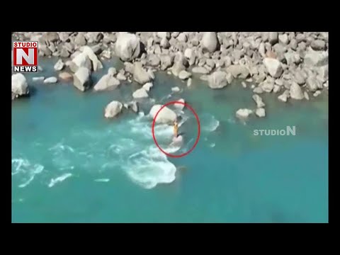 Jammu & Kashmir - Woman suicide attempt in Chenab river | Studio N