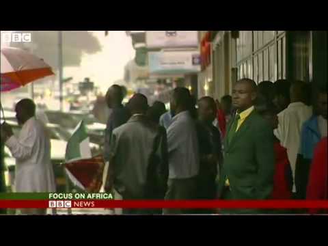 BBC News - Rare glimpse of Zimbabwe's President Robert Mugabe at home