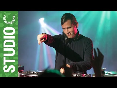 Kaskade's "Disarm You" Trolls Couple