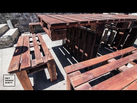 Outdoor Pallet Table and Benches