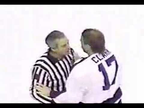 1989 Wendel Clark vs Slava Fetisov Hockey Fight Round 1