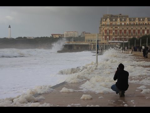 Huge Waves in Biarritz !