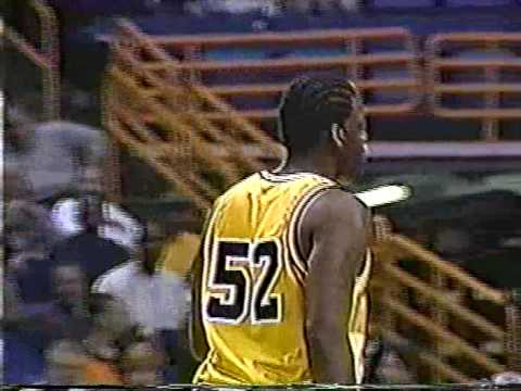 tyson chandler  vs eddy curry in highschool nasty dunk