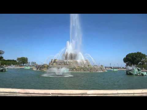 Buckingham Fountain in Grant Park, Chicago, Illinois, USA