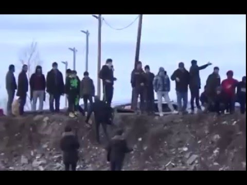 Muslim Migrants Attack Truckers, Drivers in Calais, France