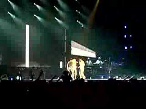 Christina Aguilera - concert in Prague - Slow down baby