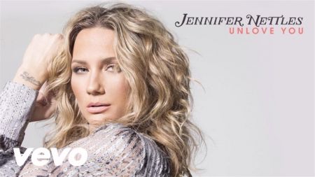 Jennifer Nettles displays her solo artistry with a show at The Wiltern