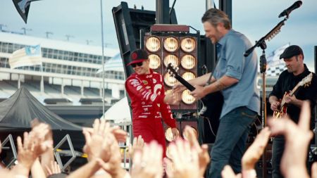 Watch: Blake Shelton rewrites &#039;Bringing Back The Sunshine&#039; for new NASCAR open